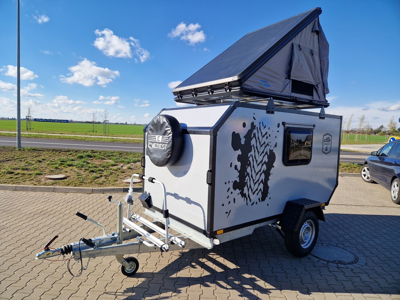 NOWA Przyczepa Wyprawowa Turystyczna Off-ROAD Everest MT-CAMP 2025 - Kamp prikolica: slika NOWA Przyczepa Wyprawowa Turystyczna Off-ROAD Everest MT-CAMP 2025 - Kamp prikolica NOWA Przyczepa Wyprawowa Turystyczna Off-ROAD Everest MT-CAMP 2025 - Kamp prikolica: slika NOWA Przyczepa Wyprawowa Turystyczna Off-ROAD Everest MT-CAMP 2025 - Kamp prikolica