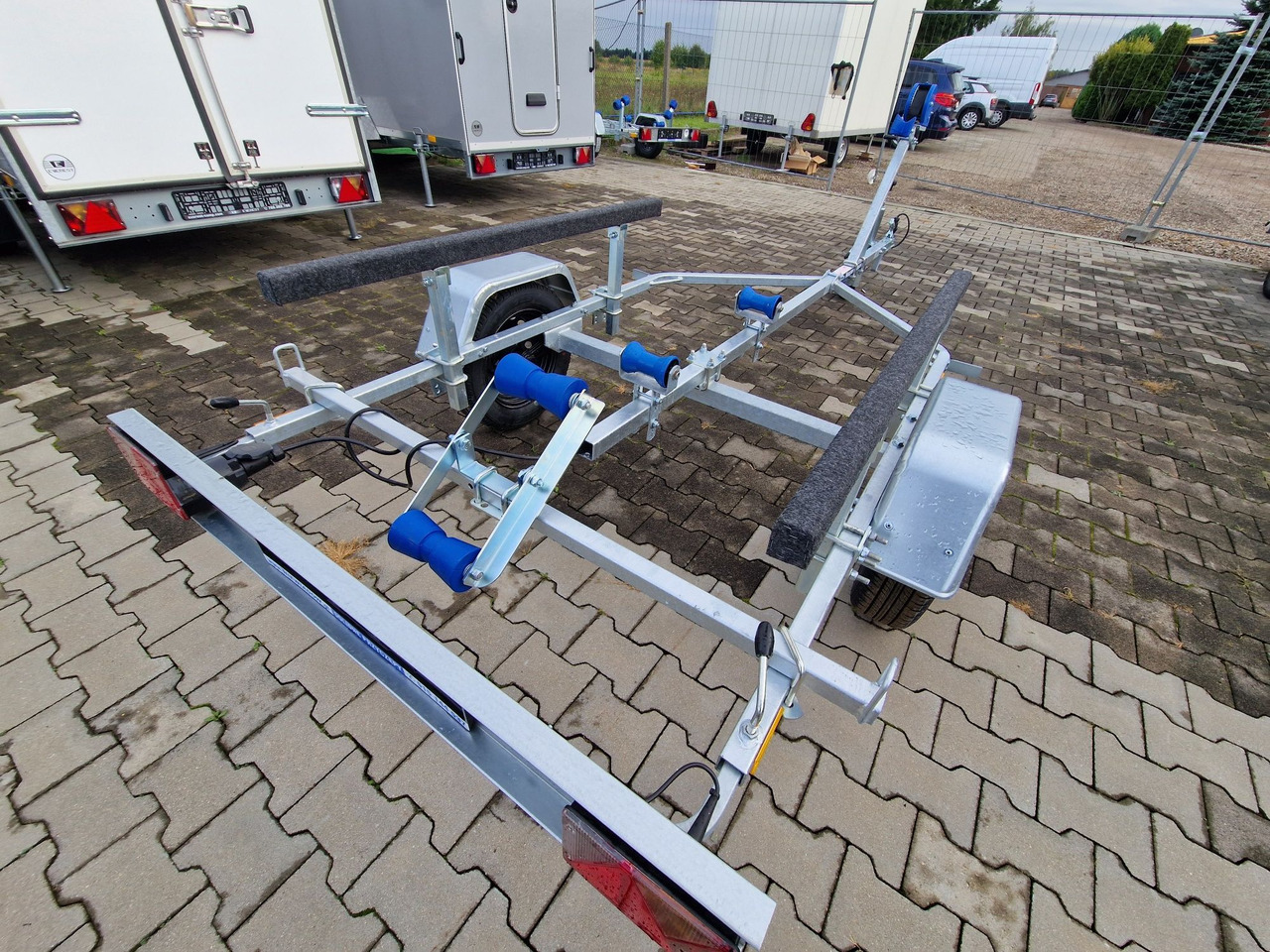 Nowa Przyczepa Podłodziowa ponton łódź 350 - 550cm Niewiadów P400 P415 - Prikolica za prijevoz automobila: slika Nowa Przyczepa Podłodziowa ponton łódź 350 - 550cm Niewiadów P400 P415 - Prikolica za prijevoz automobila Nowa Przyczepa Podłodziowa ponton łódź 350 - 550cm Niewiadów P400 P415 - Prikolica za prijevoz automobila: slika Nowa Przyczepa Podłodziowa ponton łódź 350 - 550cm Niewiadów P400 P415 - Prikolica za prijevoz automobila