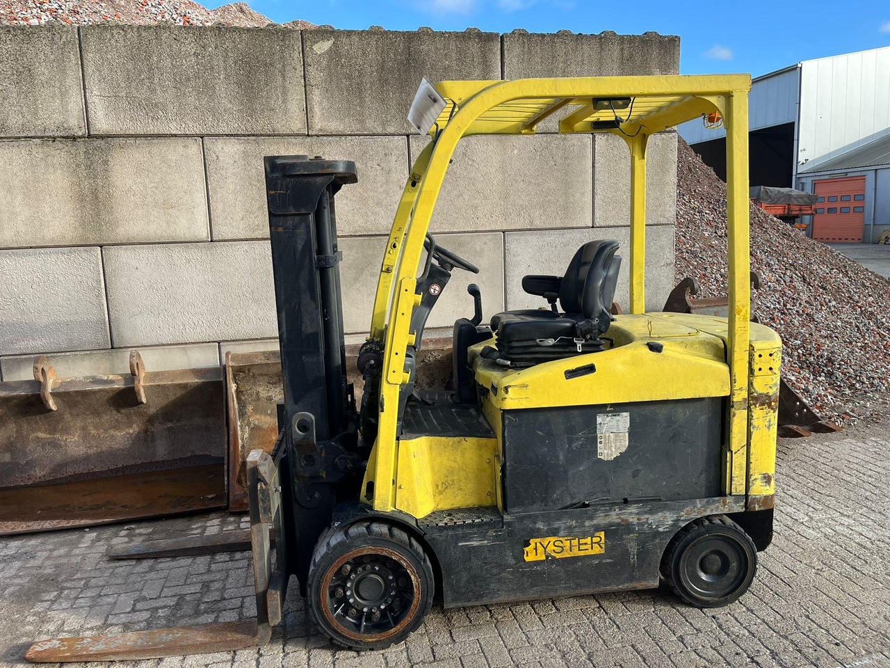 Hyster E5.0XNS - Električni viličar: slika Hyster E5.0XNS - Električni viličar Hyster E5.0XNS - Električni viličar: slika Hyster E5.0XNS - Električni viličar