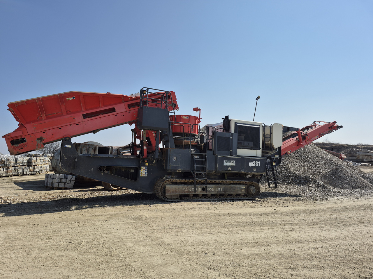 Konusna drobilica SANDVIK QH331: slika Konusna drobilica SANDVIK QH331