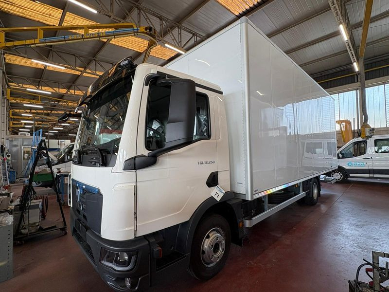CUBO CON PEDANA 4x2 250hp MAN TGL 12.250 4x2 BL CH - Kamion sandučar: slika CUBO CON PEDANA 4x2 250hp MAN TGL 12.250 4x2 BL CH - Kamion sandučar CUBO CON PEDANA 4x2 250hp MAN TGL 12.250 4x2 BL CH - Kamion sandučar: slika CUBO CON PEDANA 4x2 250hp MAN TGL 12.250 4x2 BL CH - Kamion sandučar