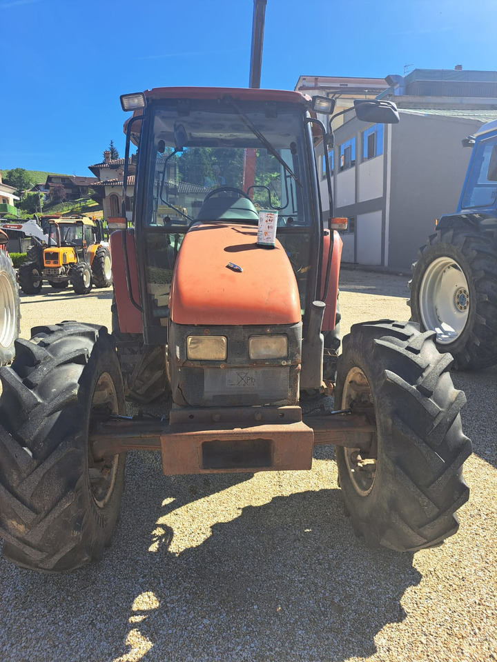 NEW HOLLAND New Holland L85 - Traktor: slika NEW HOLLAND New Holland L85 - Traktor NEW HOLLAND New Holland L85 - Traktor: slika NEW HOLLAND New Holland L85 - Traktor