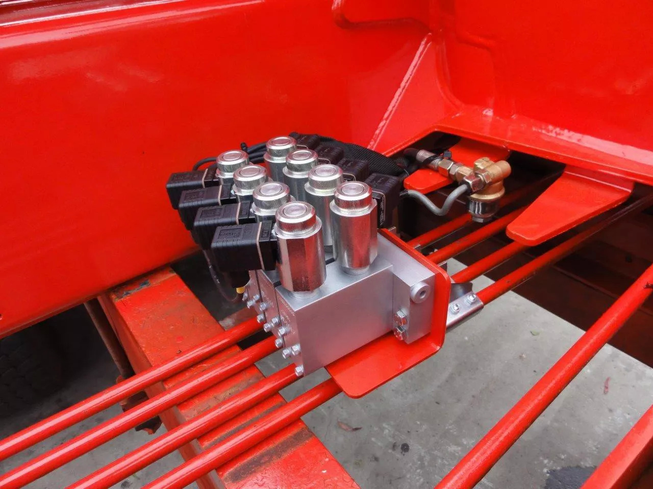 Actuator block MOD 10 for 6 function12/ 24VDC Retrofit Kit for crane with valve without solenoids Fassi Hiab Palfinger 12/24V - Građevinski strojevi: slika Actuator block MOD 10 for 6 function12/ 24VDC Retrofit Kit for crane with valve without solenoids Fassi Hiab Palfinger 12/24V - Građevinski strojevi Actuator block MOD 10 for 6 function12/ 24VDC Retrofit Kit for crane with valve without solenoids Fassi Hiab Palfinger 12/24V - Građevinski strojevi: slika Actuator block MOD 10 for 6 function12/ 24VDC Retrofit Kit for crane with valve without solenoids Fassi Hiab Palfinger 12/24V - Građevinski strojevi