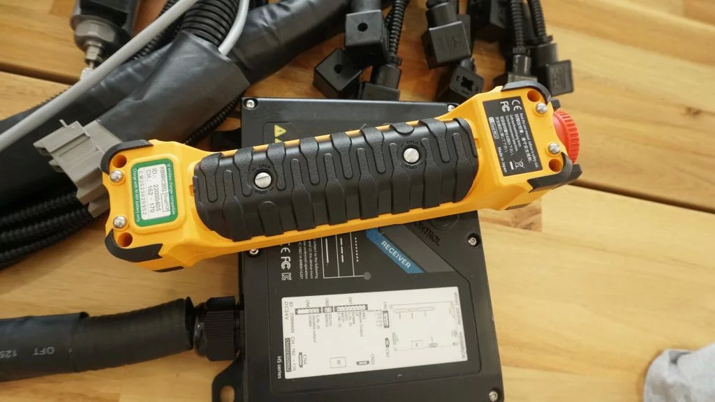 Monoblock hydraulic valve Galtech 3 sections 60 l/min 15 gpm 12 V + Remote radio Palfinger, Hiab, Fassi - Građevinski strojevi: slika Monoblock hydraulic valve Galtech 3 sections 60 l/min 15 gpm 12 V + Remote radio Palfinger, Hiab, Fassi - Građevinski strojevi Monoblock hydraulic valve Galtech 3 sections 60 l/min 15 gpm 12 V + Remote radio Palfinger, Hiab, Fassi - Građevinski strojevi: slika Monoblock hydraulic valve Galtech 3 sections 60 l/min 15 gpm 12 V + Remote radio Palfinger, Hiab, Fassi - Građevinski strojevi