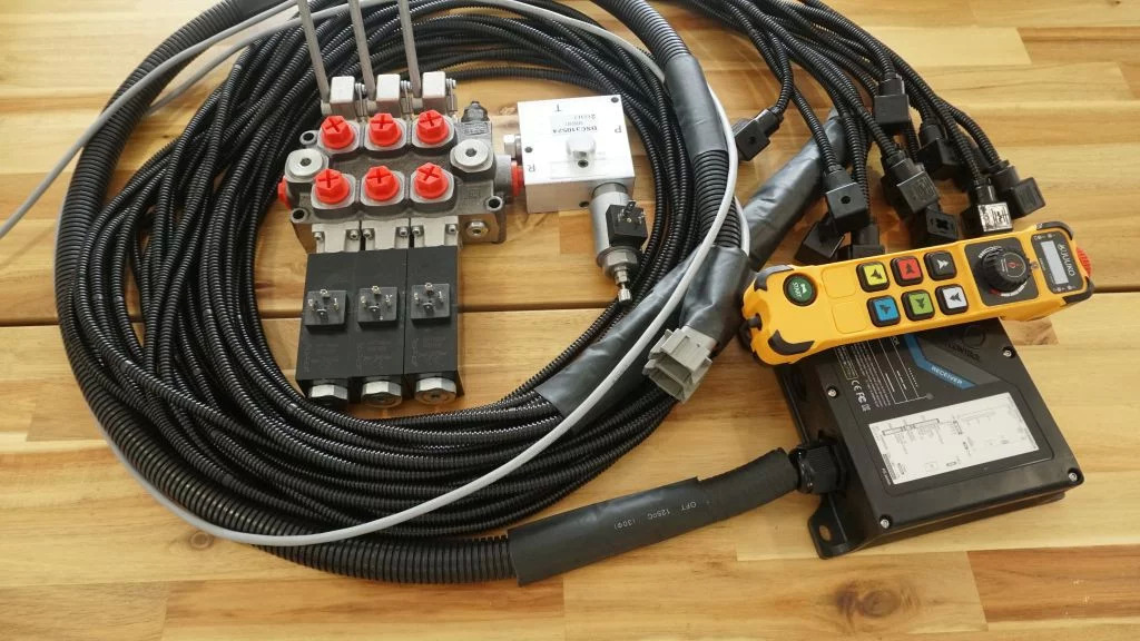 Monoblock hydraulic valve Galtech 3 sections 60 l/min 15 gpm 12 V + Remote radio Palfinger, Hiab, Fassi - Građevinski strojevi: slika Monoblock hydraulic valve Galtech 3 sections 60 l/min 15 gpm 12 V + Remote radio Palfinger, Hiab, Fassi - Građevinski strojevi Monoblock hydraulic valve Galtech 3 sections 60 l/min 15 gpm 12 V + Remote radio Palfinger, Hiab, Fassi - Građevinski strojevi: slika Monoblock hydraulic valve Galtech 3 sections 60 l/min 15 gpm 12 V + Remote radio Palfinger, Hiab, Fassi - Građevinski strojevi