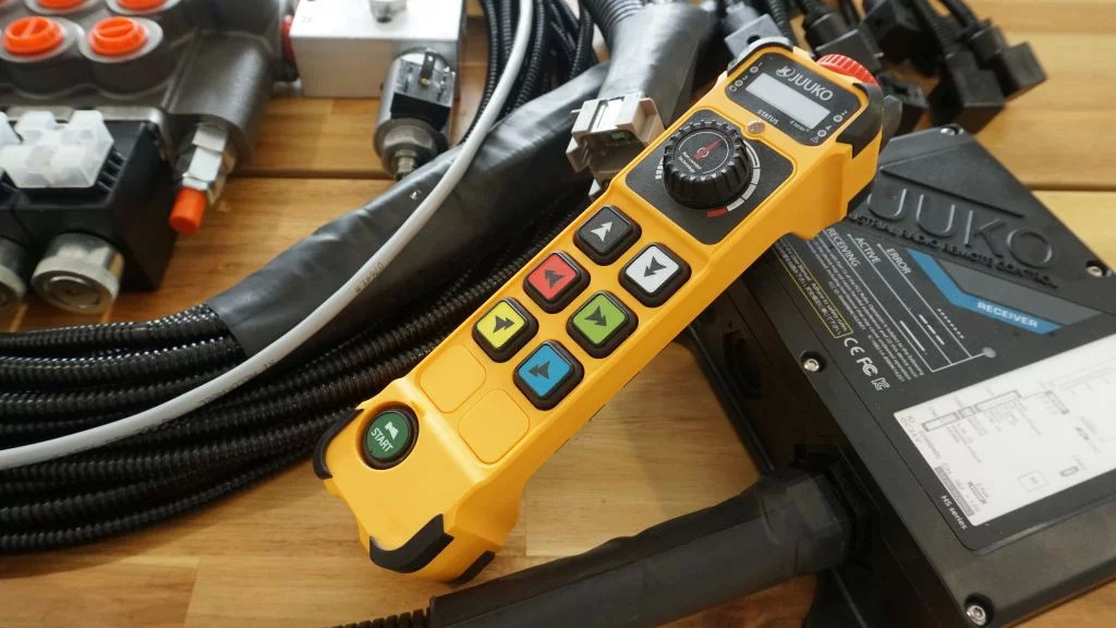 Monoblock hydraulic valve Galtech 3 sections 60 l/min 15 gpm 12 V + Remote radio Palfinger, Hiab, Fassi - Građevinski strojevi: slika Monoblock hydraulic valve Galtech 3 sections 60 l/min 15 gpm 12 V + Remote radio Palfinger, Hiab, Fassi - Građevinski strojevi Monoblock hydraulic valve Galtech 3 sections 60 l/min 15 gpm 12 V + Remote radio Palfinger, Hiab, Fassi - Građevinski strojevi: slika Monoblock hydraulic valve Galtech 3 sections 60 l/min 15 gpm 12 V + Remote radio Palfinger, Hiab, Fassi - Građevinski strojevi