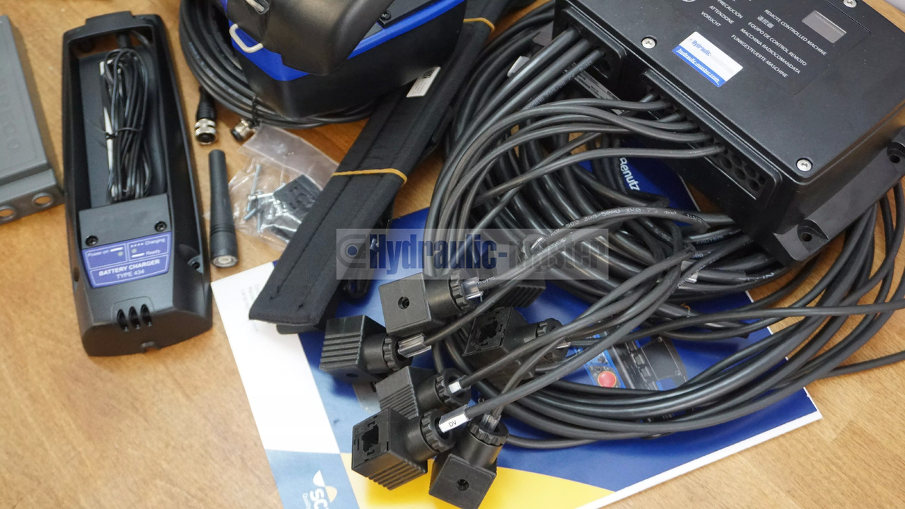 Scanreco RC 400 Radio Remote Control with 4 Functions with Actuators 12/24V for HIAB - Građevinski strojevi: slika Scanreco RC 400 Radio Remote Control with 4 Functions with Actuators 12/24V for HIAB - Građevinski strojevi Scanreco RC 400 Radio Remote Control with 4 Functions with Actuators 12/24V for HIAB - Građevinski strojevi: slika Scanreco RC 400 Radio Remote Control with 4 Functions with Actuators 12/24V for HIAB - Građevinski strojevi