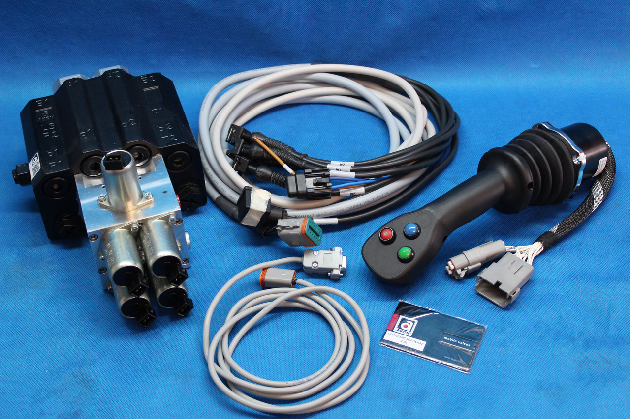 Joystick + AKON LVM92 Proportional Valve 90 L/Min 2 Sections for Loader, Closed - Prednji utovarivač za traktor za Kamion: slika Joystick + AKON LVM92 Proportional Valve 90 L/Min 2 Sections for Loader, Closed - Prednji utovarivač za traktor za Kamion Joystick + AKON LVM92 Proportional Valve 90 L/Min 2 Sections for Loader, Closed - Prednji utovarivač za traktor za Kamion: slika Joystick + AKON LVM92 Proportional Valve 90 L/Min 2 Sections for Loader, Closed - Prednji utovarivač za traktor za Kamion