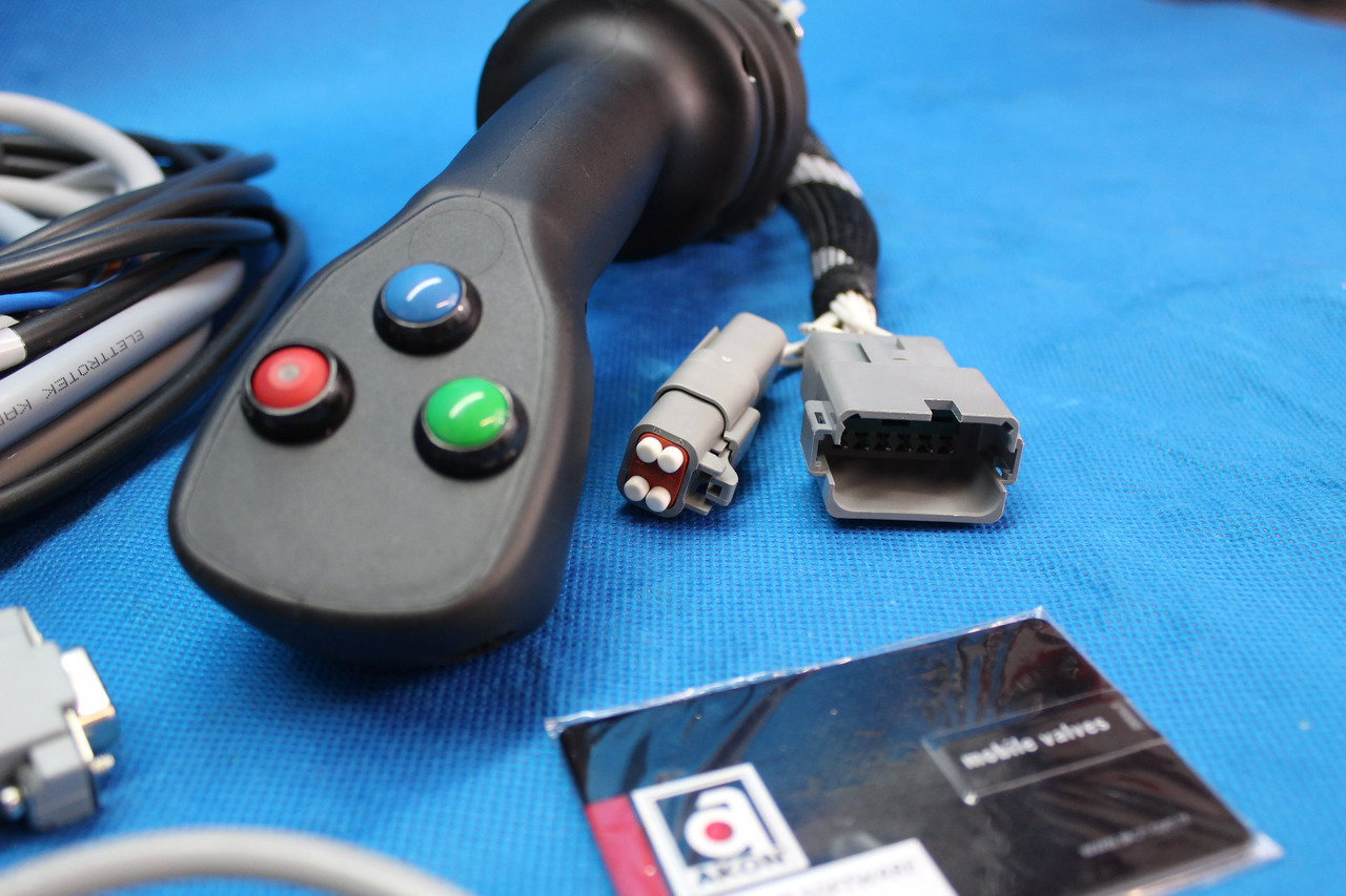 Joystick + AKON LVM92 Proportional Valve 90 L/Min 2 Sections for Loader, Closed - Prednji utovarivač za traktor za Kamion: slika Joystick + AKON LVM92 Proportional Valve 90 L/Min 2 Sections for Loader, Closed - Prednji utovarivač za traktor za Kamion Joystick + AKON LVM92 Proportional Valve 90 L/Min 2 Sections for Loader, Closed - Prednji utovarivač za traktor za Kamion: slika Joystick + AKON LVM92 Proportional Valve 90 L/Min 2 Sections for Loader, Closed - Prednji utovarivač za traktor za Kamion