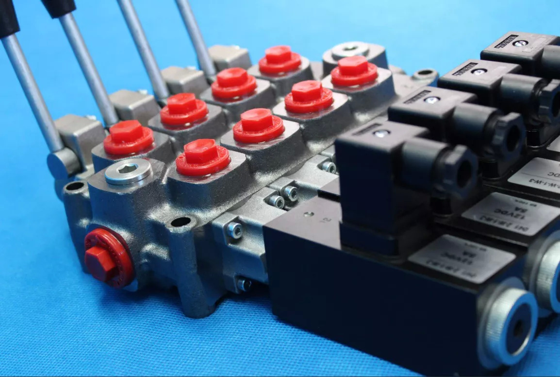 Poljoprivredni strojevi Galtech 4 Functions Valve 60L/min 12/24V + Radio Remote Juuko 800: slika Poljoprivredni strojevi Galtech 4 Functions Valve 60L/min 12/24V + Radio Remote Juuko 800