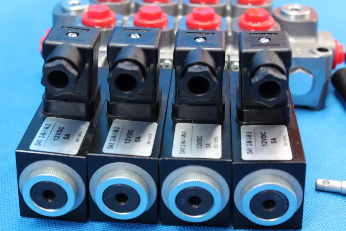 Poljoprivredni strojevi Galtech 4 Functions Valve 60L/min 12/24V + Radio Remote Juuko 800: slika Poljoprivredni strojevi Galtech 4 Functions Valve 60L/min 12/24V + Radio Remote Juuko 800