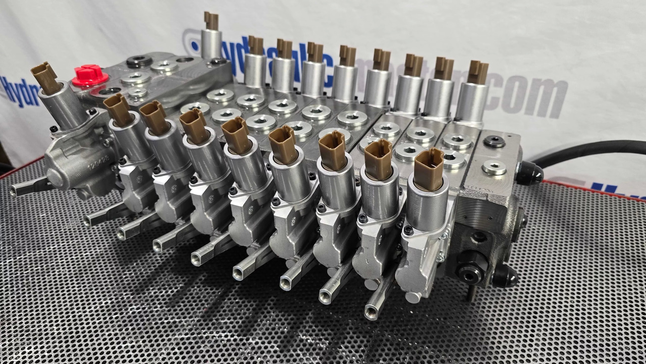 Proportional Valve Walvoil DPX160 combined with DPX100, 9 functions - Traktorska šumska prikolica: slika Proportional Valve Walvoil DPX160 combined with DPX100, 9 functions - Traktorska šumska prikolica Proportional Valve Walvoil DPX160 combined with DPX100, 9 functions - Traktorska šumska prikolica: slika Proportional Valve Walvoil DPX160 combined with DPX100, 9 functions - Traktorska šumska prikolica