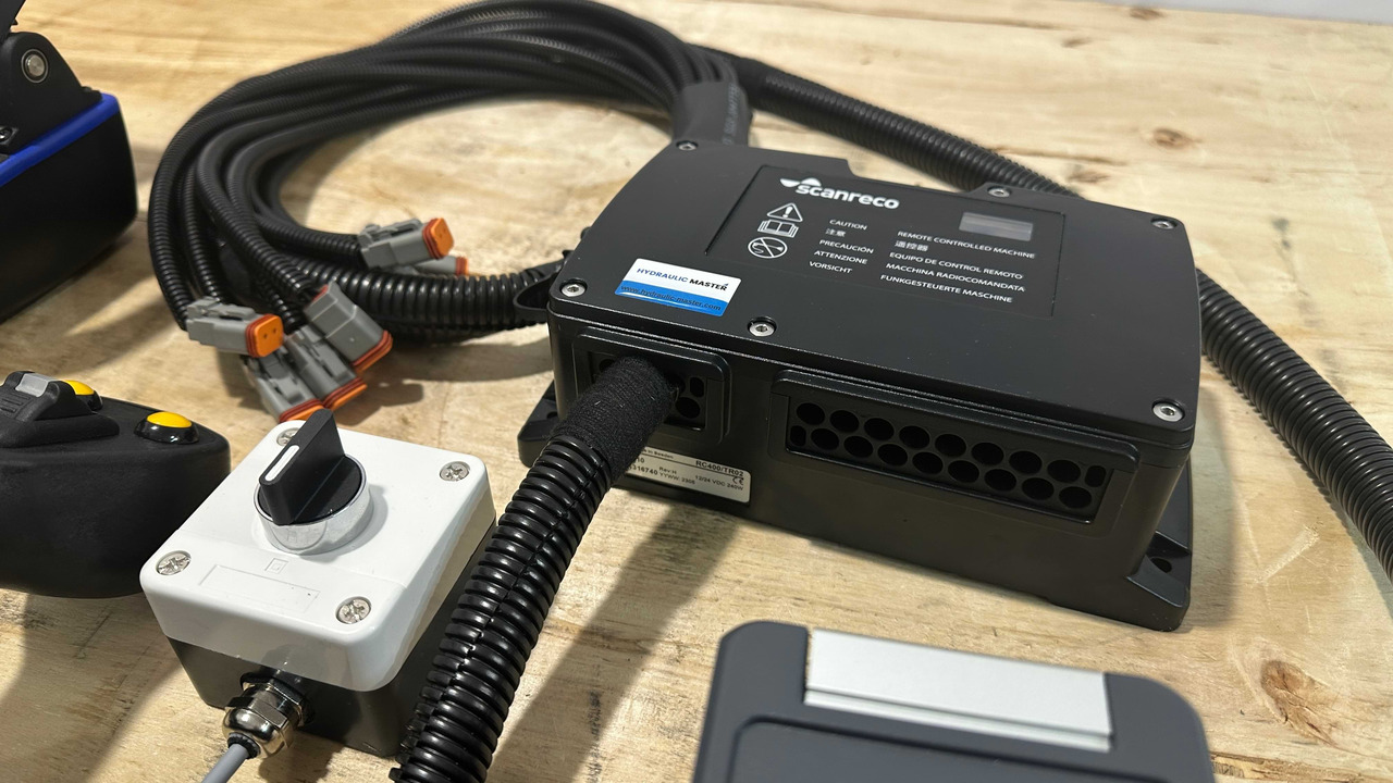 Proportional Valve Walvoil DPX100 with Control Scanreco RC400 and JP Joysticks Danfoss for Parker, Nordhyraulic, Fassi, Hiab - Šumarska oprema: slika Proportional Valve Walvoil DPX100 with Control Scanreco RC400 and JP Joysticks Danfoss for Parker, Nordhyraulic, Fassi, Hiab - Šumarska oprema Proportional Valve Walvoil DPX100 with Control Scanreco RC400 and JP Joysticks Danfoss for Parker, Nordhyraulic, Fassi, Hiab - Šumarska oprema: slika Proportional Valve Walvoil DPX100 with Control Scanreco RC400 and JP Joysticks Danfoss for Parker, Nordhyraulic, Fassi, Hiab - Šumarska oprema