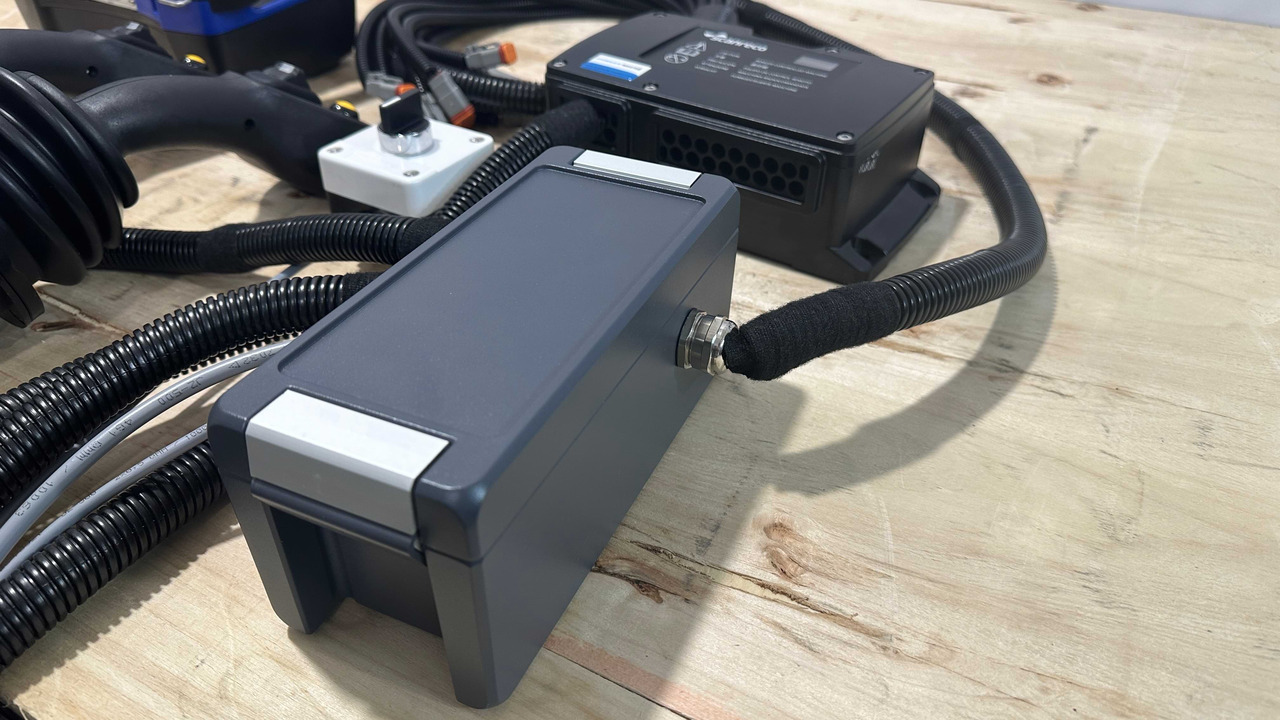 Proportional Valve Walvoil DPX100 with Control Scanreco RC400 and JP Joysticks PWM for Palfinger, Kubota, Kesla - Šumarska oprema: slika Proportional Valve Walvoil DPX100 with Control Scanreco RC400 and JP Joysticks PWM for Palfinger, Kubota, Kesla - Šumarska oprema Proportional Valve Walvoil DPX100 with Control Scanreco RC400 and JP Joysticks PWM for Palfinger, Kubota, Kesla - Šumarska oprema: slika Proportional Valve Walvoil DPX100 with Control Scanreco RC400 and JP Joysticks PWM for Palfinger, Kubota, Kesla - Šumarska oprema