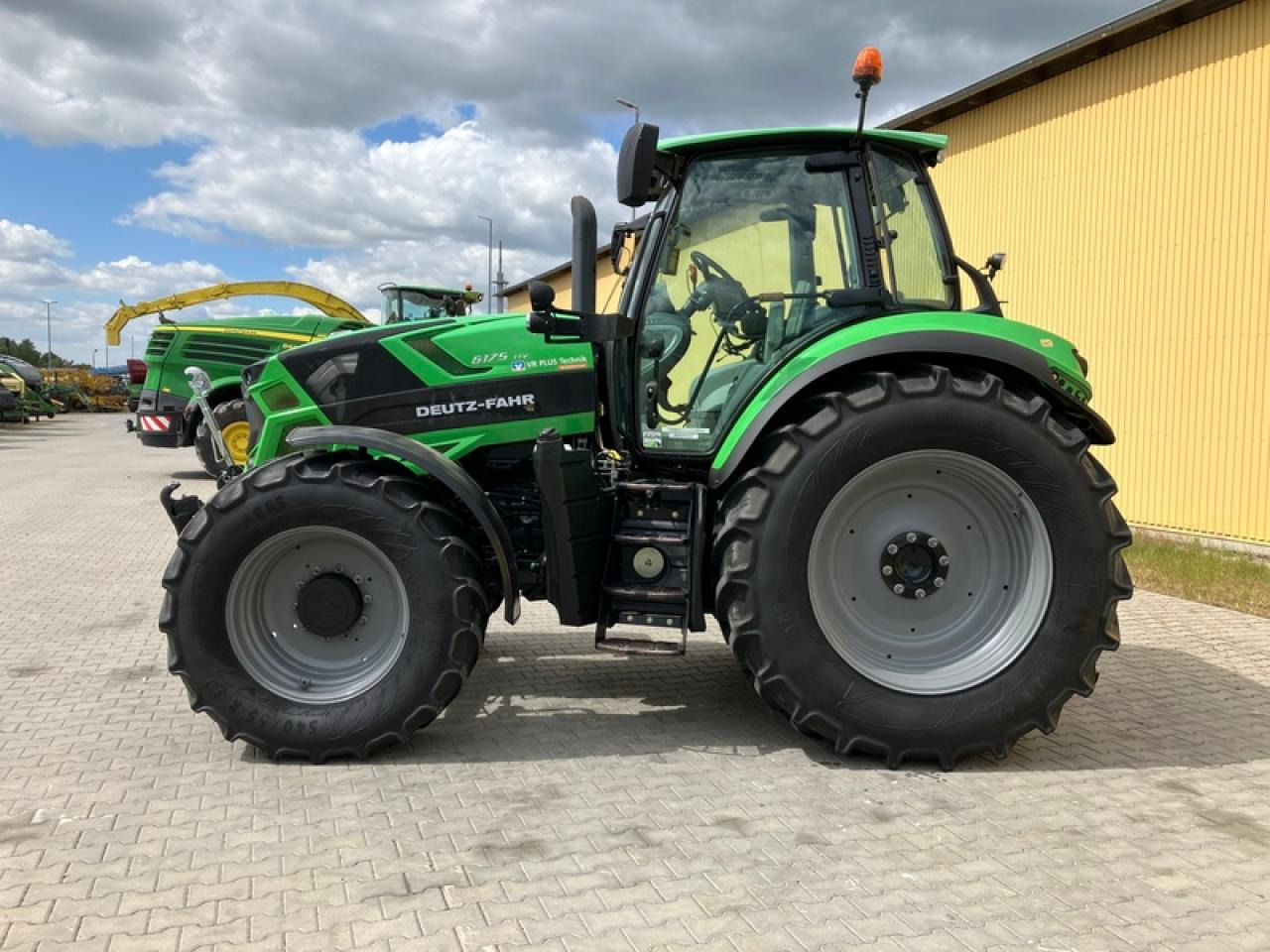 Deutz-Fahr 6175 TTV - Traktor: slika Deutz-Fahr 6175 TTV - Traktor Deutz-Fahr 6175 TTV - Traktor: slika Deutz-Fahr 6175 TTV - Traktor