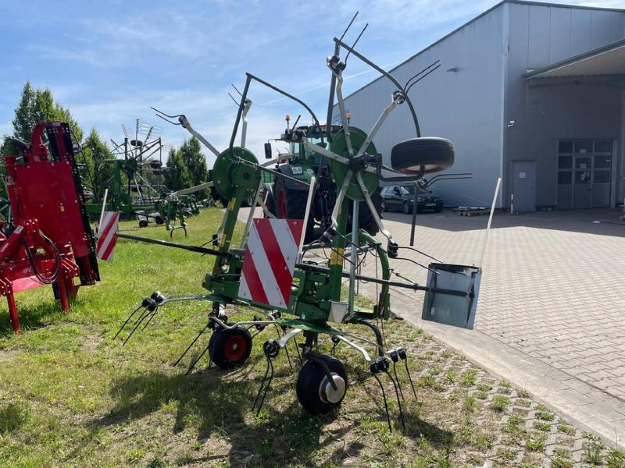 Fendt TWISTER 5204 AKTION - Prevrtač sijena/ Grabulje: slika Fendt TWISTER 5204 AKTION - Prevrtač sijena/ Grabulje Fendt TWISTER 5204 AKTION - Prevrtač sijena/ Grabulje: slika Fendt TWISTER 5204 AKTION - Prevrtač sijena/ Grabulje
