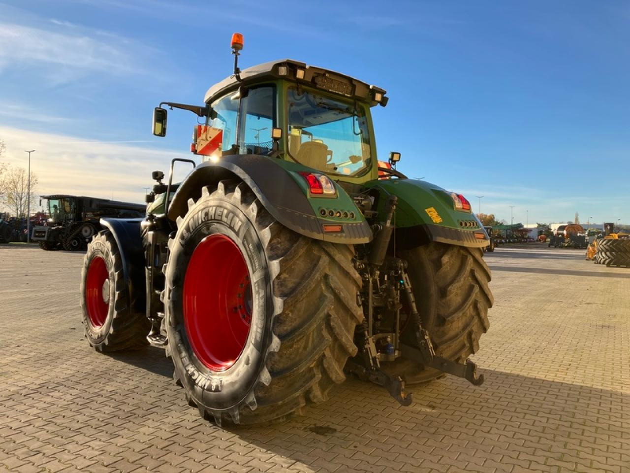 Fendt VARIO 1050 - Traktor: slika Fendt VARIO 1050 - Traktor Fendt VARIO 1050 - Traktor: slika Fendt VARIO 1050 - Traktor
