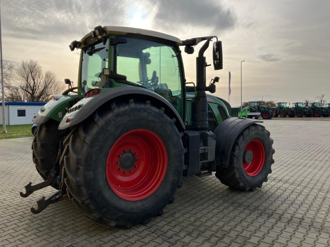 Fendt VARIO 718 S4 - Traktor: slika Fendt VARIO 718 S4 - Traktor Fendt VARIO 718 S4 - Traktor: slika Fendt VARIO 718 S4 - Traktor