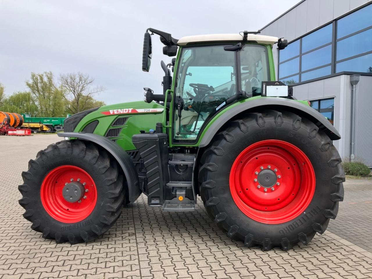 Fendt VARIO 724 GEN 6 PROFI PLUS SET 2 - Traktor: slika Fendt VARIO 724 GEN 6 PROFI PLUS SET 2 - Traktor Fendt VARIO 724 GEN 6 PROFI PLUS SET 2 - Traktor: slika Fendt VARIO 724 GEN 6 PROFI PLUS SET 2 - Traktor