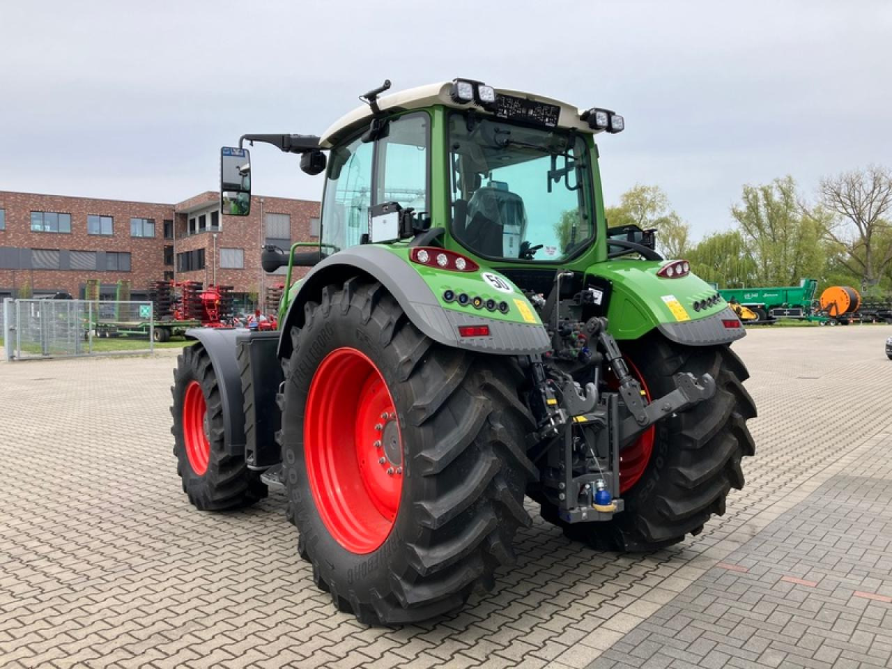 Fendt VARIO 724 GEN 6 PROFI PLUS SET 2 - Traktor: slika Fendt VARIO 724 GEN 6 PROFI PLUS SET 2 - Traktor Fendt VARIO 724 GEN 6 PROFI PLUS SET 2 - Traktor: slika Fendt VARIO 724 GEN 6 PROFI PLUS SET 2 - Traktor