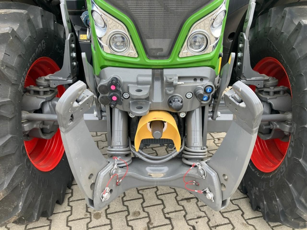 Fendt VARIO 724 GEN 6 PROFI PLUS SET 2 - Traktor: slika Fendt VARIO 724 GEN 6 PROFI PLUS SET 2 - Traktor Fendt VARIO 724 GEN 6 PROFI PLUS SET 2 - Traktor: slika Fendt VARIO 724 GEN 6 PROFI PLUS SET 2 - Traktor
