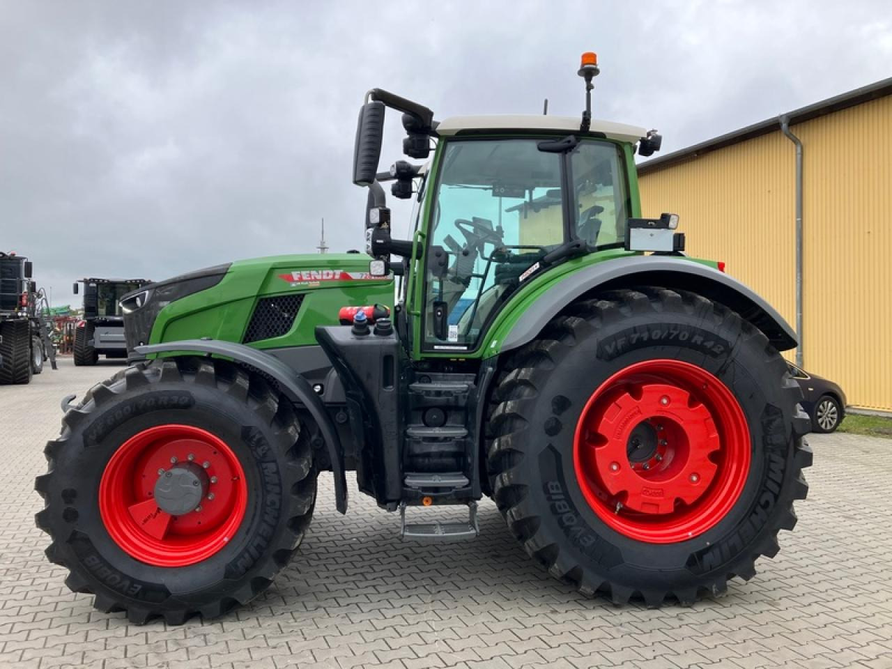 Fendt VARIO 728 GEN 7 PROFI+ RTK - Traktor: slika Fendt VARIO 728 GEN 7 PROFI+ RTK - Traktor Fendt VARIO 728 GEN 7 PROFI+ RTK - Traktor: slika Fendt VARIO 728 GEN 7 PROFI+ RTK - Traktor
