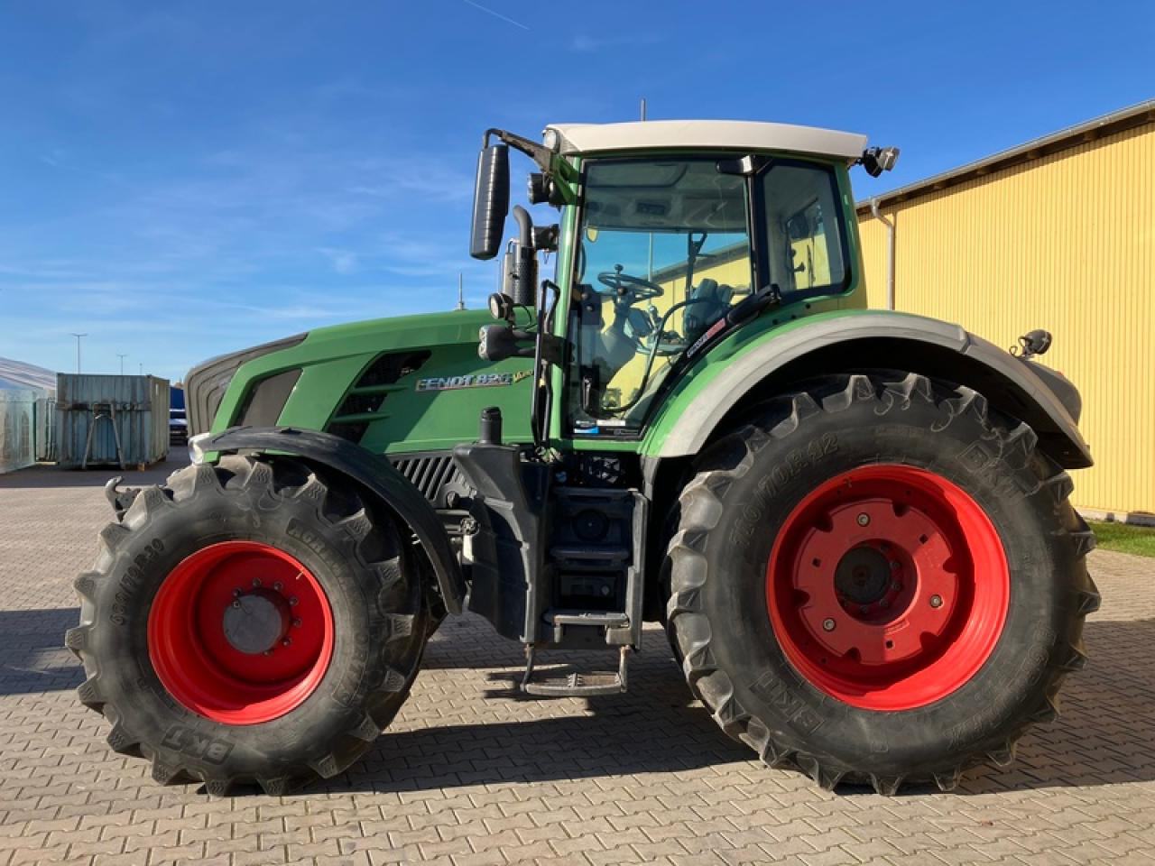 Fendt VARIO 826 - Traktor: slika Fendt VARIO 826 - Traktor Fendt VARIO 826 - Traktor: slika Fendt VARIO 826 - Traktor