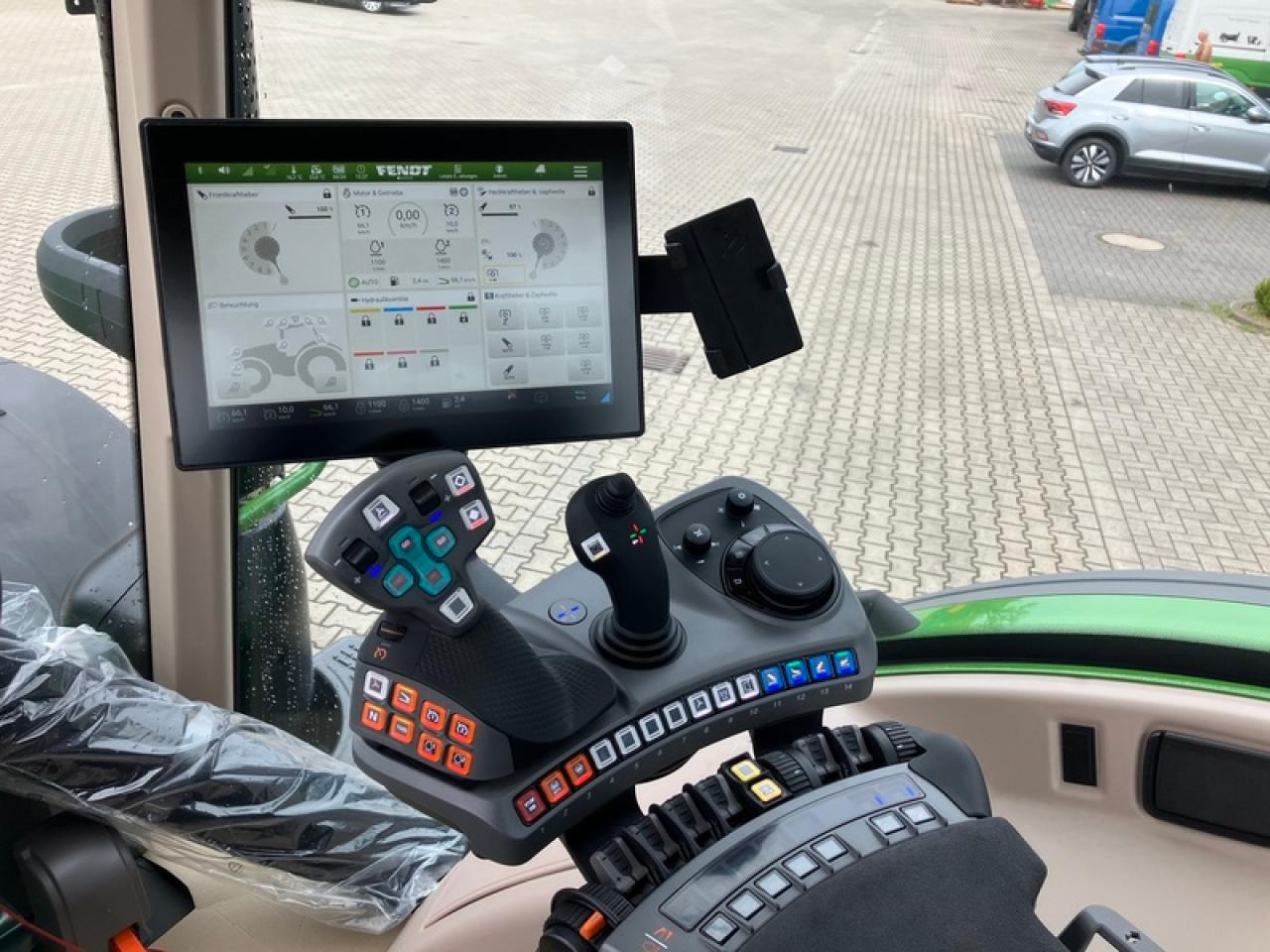 Novi Traktor Fendt VARIO726 GEN 7 PROFI PLUS SET 2: slika Novi Traktor Fendt VARIO726 GEN 7 PROFI PLUS SET 2