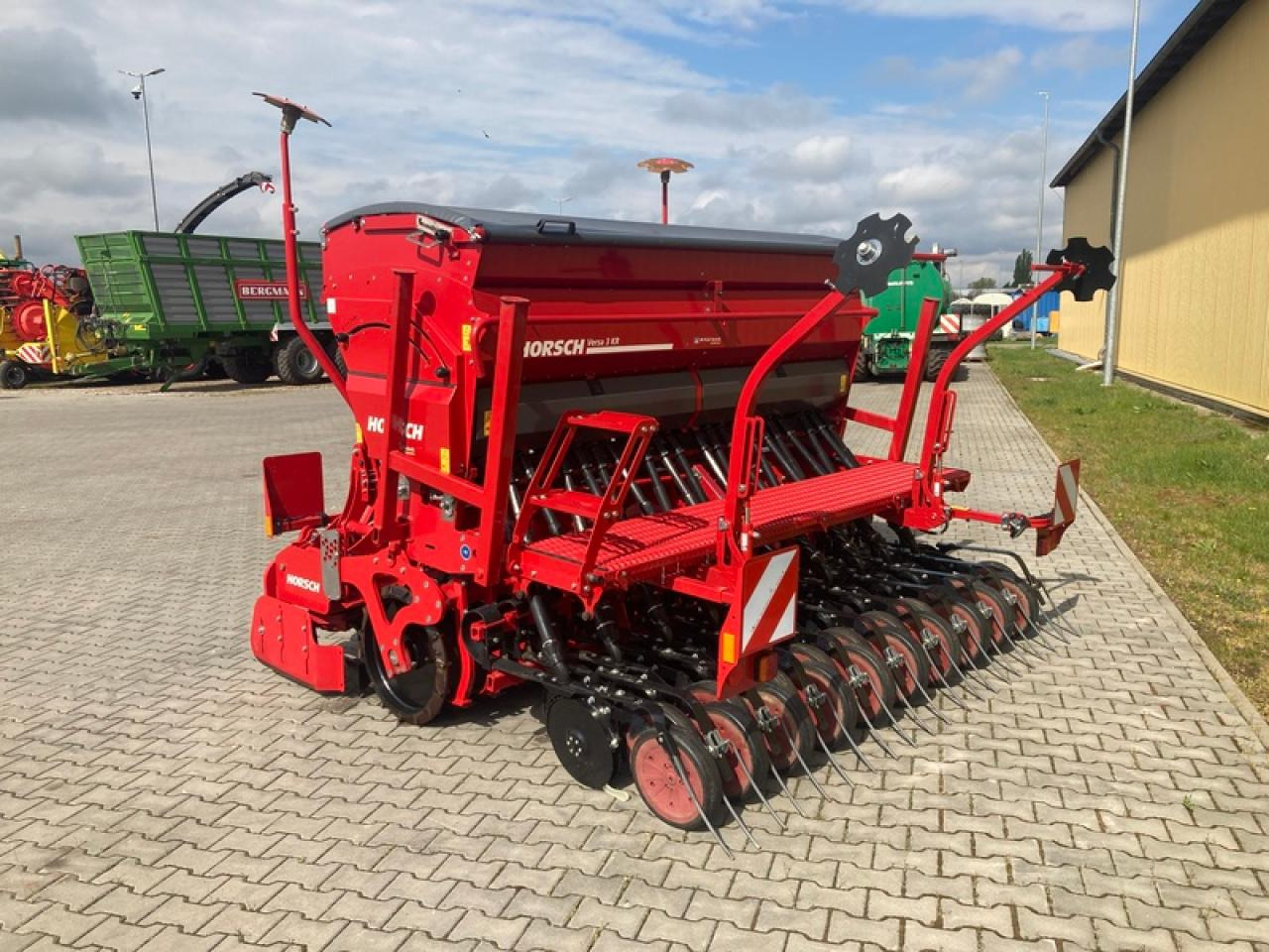 Horsch VERSA 3 KR - Kombajn i sijačica: slika Horsch VERSA 3 KR - Kombajn i sijačica Horsch VERSA 3 KR - Kombajn i sijačica: slika Horsch VERSA 3 KR - Kombajn i sijačica