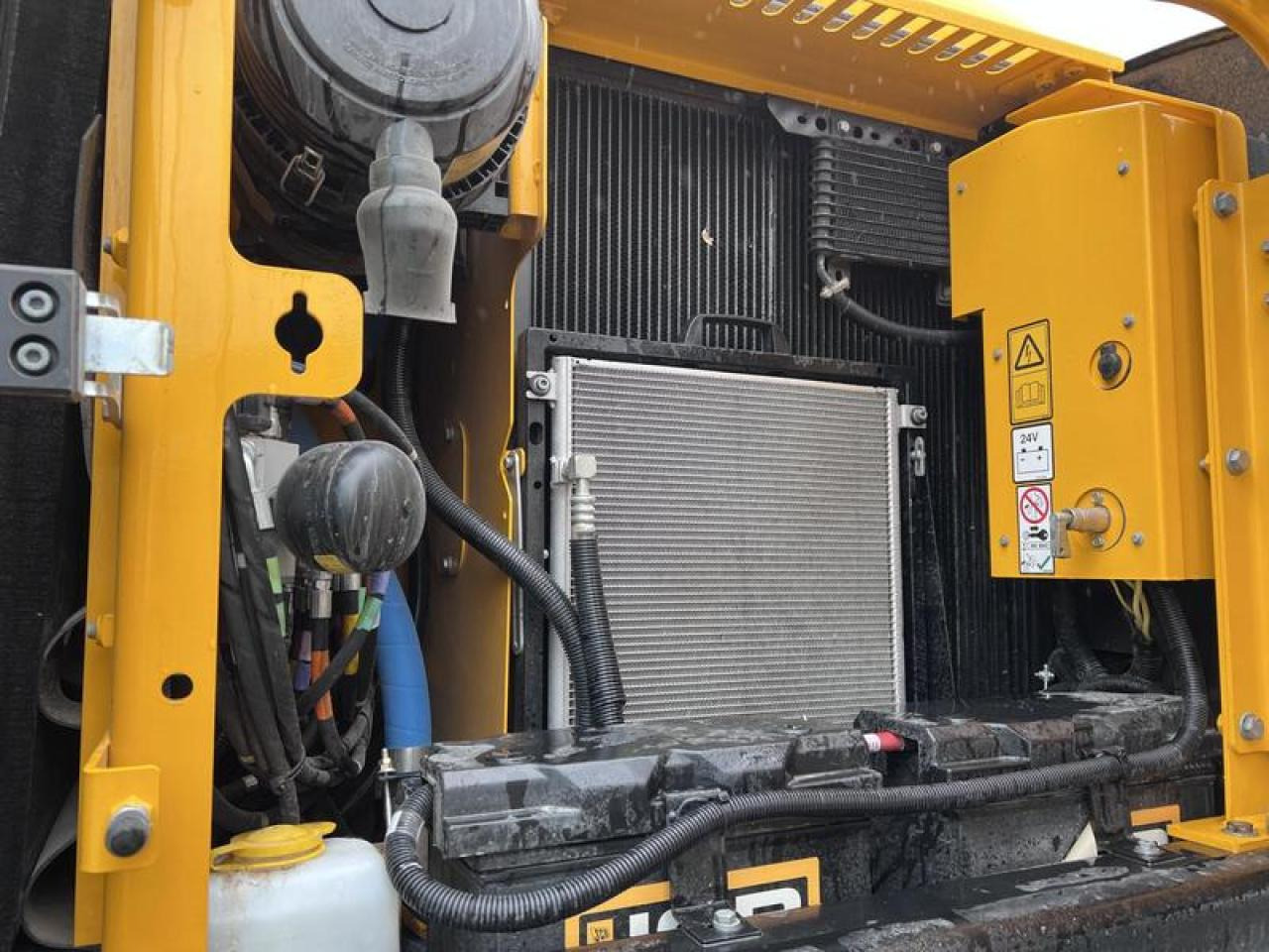 JCB JS145W - Bager na kotačima: slika JCB JS145W - Bager na kotačima JCB JS145W - Bager na kotačima: slika JCB JS145W - Bager na kotačima