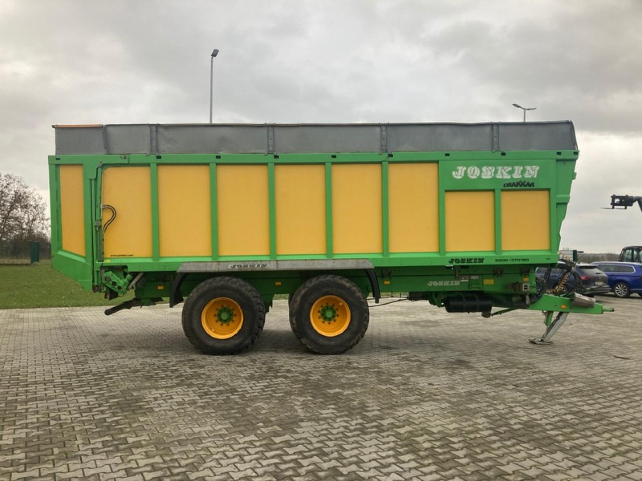 Joskin DRAKKAR 8600/37D180 - Nagibna prikolica za poljoprivredna gospodarstva/ Istovarivač: slika Joskin DRAKKAR 8600/37D180 - Nagibna prikolica za poljoprivredna gospodarstva/ Istovarivač Joskin DRAKKAR 8600/37D180 - Nagibna prikolica za poljoprivredna gospodarstva/ Istovarivač: slika Joskin DRAKKAR 8600/37D180 - Nagibna prikolica za poljoprivredna gospodarstva/ Istovarivač