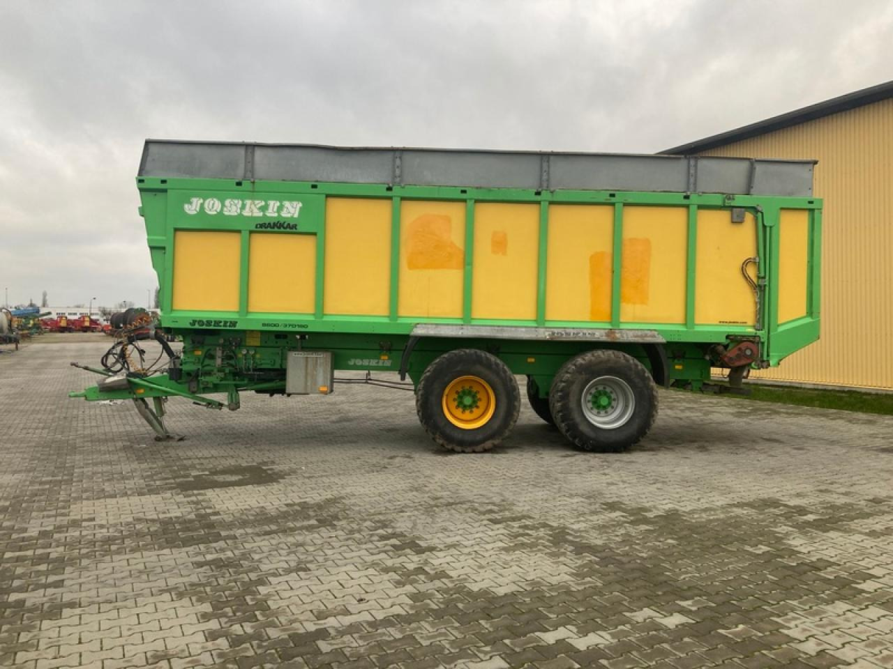 Joskin DRAKKAR 8600/37D180 - Nagibna prikolica za poljoprivredna gospodarstva/ Istovarivač: slika Joskin DRAKKAR 8600/37D180 - Nagibna prikolica za poljoprivredna gospodarstva/ Istovarivač Joskin DRAKKAR 8600/37D180 - Nagibna prikolica za poljoprivredna gospodarstva/ Istovarivač: slika Joskin DRAKKAR 8600/37D180 - Nagibna prikolica za poljoprivredna gospodarstva/ Istovarivač