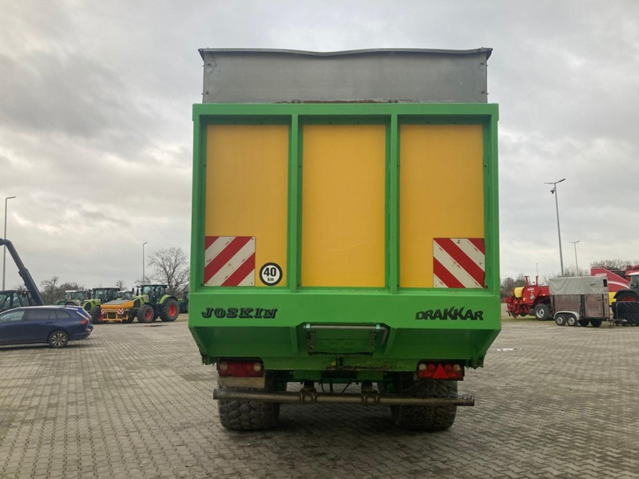 Joskin DRAKKAR 8600/37D180 - Nagibna prikolica za poljoprivredna gospodarstva/ Istovarivač: slika Joskin DRAKKAR 8600/37D180 - Nagibna prikolica za poljoprivredna gospodarstva/ Istovarivač Joskin DRAKKAR 8600/37D180 - Nagibna prikolica za poljoprivredna gospodarstva/ Istovarivač: slika Joskin DRAKKAR 8600/37D180 - Nagibna prikolica za poljoprivredna gospodarstva/ Istovarivač