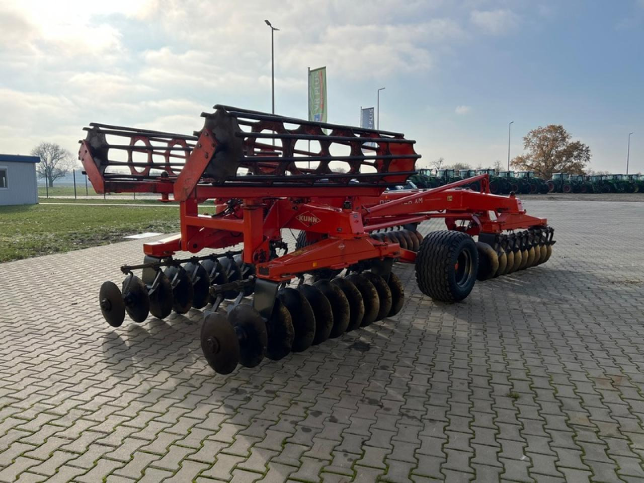 Kuhn XM 36/660 - Tanjurača: slika Kuhn XM 36/660 - Tanjurača Kuhn XM 36/660 - Tanjurača: slika Kuhn XM 36/660 - Tanjurača