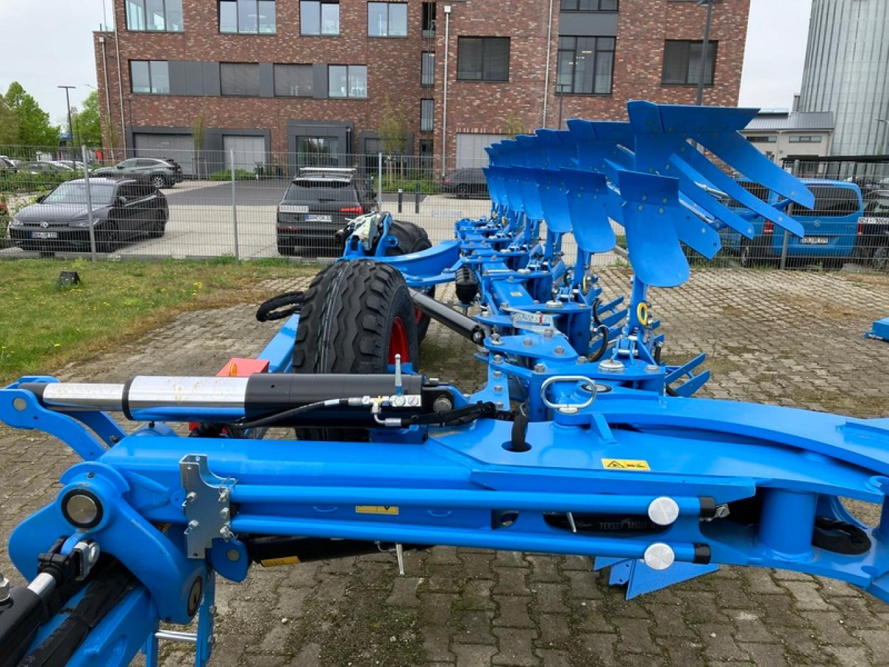 Lemken DIAMANT 16 V OFF+ONLAND - Plug: slika Lemken DIAMANT 16 V OFF+ONLAND - Plug Lemken DIAMANT 16 V OFF+ONLAND - Plug: slika Lemken DIAMANT 16 V OFF+ONLAND - Plug