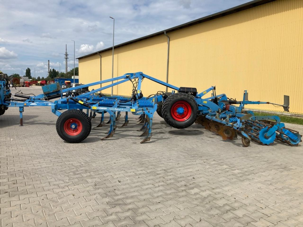 Lemken KARAT 9/500K - Kultivator: slika Lemken KARAT 9/500K - Kultivator Lemken KARAT 9/500K - Kultivator: slika Lemken KARAT 9/500K - Kultivator