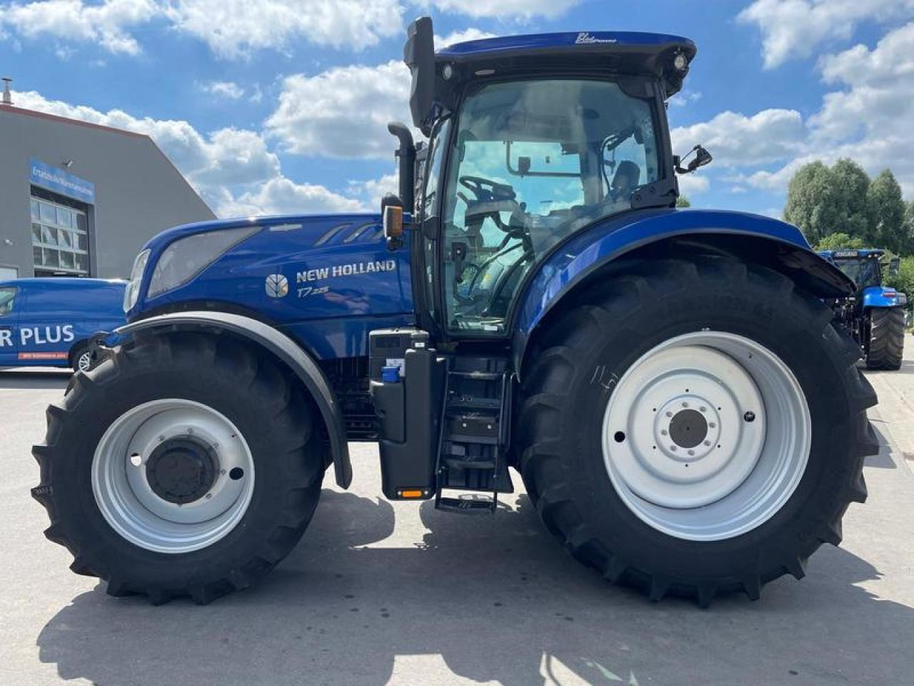 New Holland T 7.225 - Traktor: slika New Holland T 7.225 - Traktor New Holland T 7.225 - Traktor: slika New Holland T 7.225 - Traktor