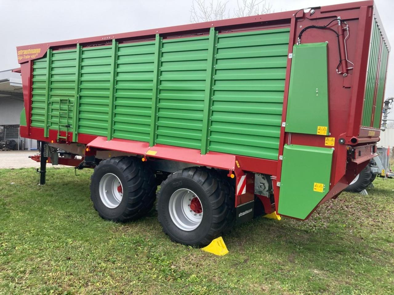 Strautmann GIGA 4602 DO - Nagibna prikolica za poljoprivredna gospodarstva/ Istovarivač: slika Strautmann GIGA 4602 DO - Nagibna prikolica za poljoprivredna gospodarstva/ Istovarivač Strautmann GIGA 4602 DO - Nagibna prikolica za poljoprivredna gospodarstva/ Istovarivač: slika Strautmann GIGA 4602 DO - Nagibna prikolica za poljoprivredna gospodarstva/ Istovarivač
