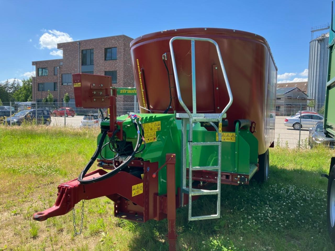 Strautmann VERTIMIX 2401DAKTION - Vagon-miješalica za krmivo: slika Strautmann VERTIMIX 2401DAKTION - Vagon-miješalica za krmivo Strautmann VERTIMIX 2401DAKTION - Vagon-miješalica za krmivo: slika Strautmann VERTIMIX 2401DAKTION - Vagon-miješalica za krmivo