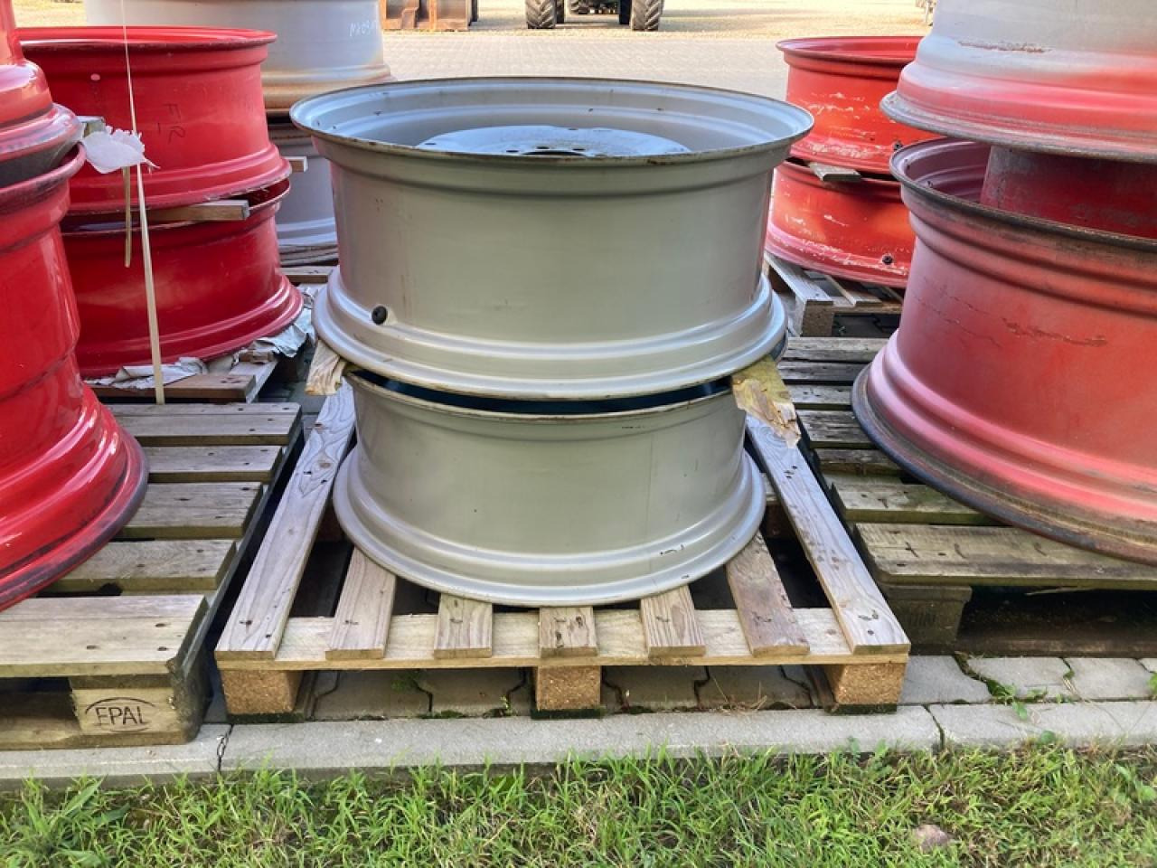 VERSTELLFELGEN W11X28 - Felga za Poljoprivredni strojevi: slika VERSTELLFELGEN W11X28 - Felga za Poljoprivredni strojevi VERSTELLFELGEN W11X28 - Felga za Poljoprivredni strojevi: slika VERSTELLFELGEN W11X28 - Felga za Poljoprivredni strojevi