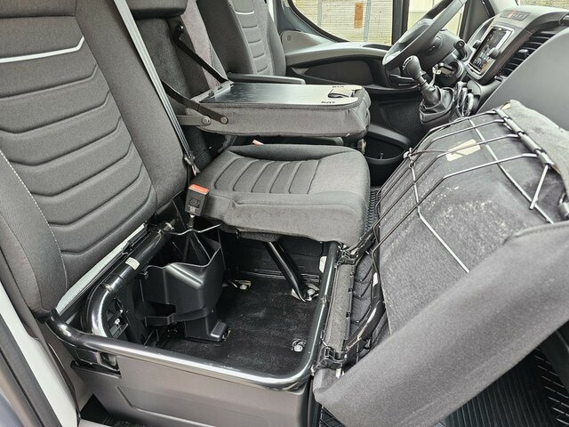 Zakup IVECO Daily 35S18 3.0 Pritsche Plane Ladebordwand AHK IVECO Daily 35S18 3.0 Pritsche Plane Ladebordwand AHK: slika Zakup IVECO Daily 35S18 3.0 Pritsche Plane Ladebordwand AHK IVECO Daily 35S18 3.0 Pritsche Plane Ladebordwand AHK