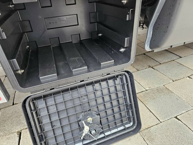 Zakup IVECO Daily 35S18 3.0 Pritsche Plane Ladebordwand AHK IVECO Daily 35S18 3.0 Pritsche Plane Ladebordwand AHK: slika Zakup IVECO Daily 35S18 3.0 Pritsche Plane Ladebordwand AHK IVECO Daily 35S18 3.0 Pritsche Plane Ladebordwand AHK