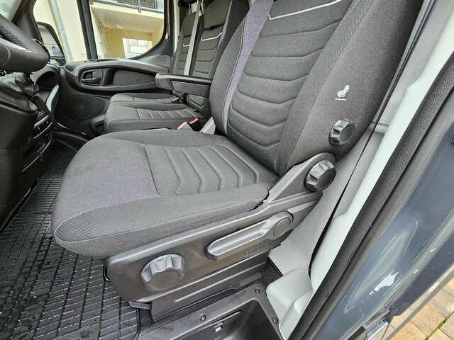 IVECO Daily 35S18H V 12m³ L2H2 3,5t AHK Klima 270° - Furgon: slika IVECO Daily 35S18H V 12m³ L2H2 3,5t AHK Klima 270° - Furgon IVECO Daily 35S18H V 12m³ L2H2 3,5t AHK Klima 270° - Furgon: slika IVECO Daily 35S18H V 12m³ L2H2 3,5t AHK Klima 270° - Furgon