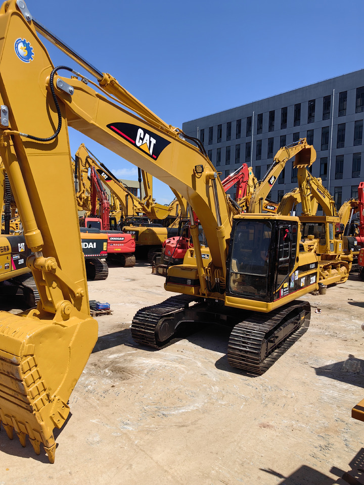 CAT 320B Excavator - Bager gusjeničar: slika  CAT 320B Excavator - Bager gusjeničar CAT 320B Excavator - Bager gusjeničar: slika  CAT 320B Excavator - Bager gusjeničar