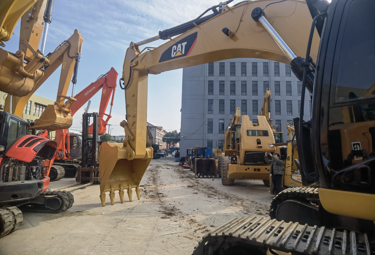 CAT 330D2L Excavator - Bager gusjeničar: slika CAT 330D2L Excavator - Bager gusjeničar CAT 330D2L Excavator - Bager gusjeničar: slika CAT 330D2L Excavator - Bager gusjeničar