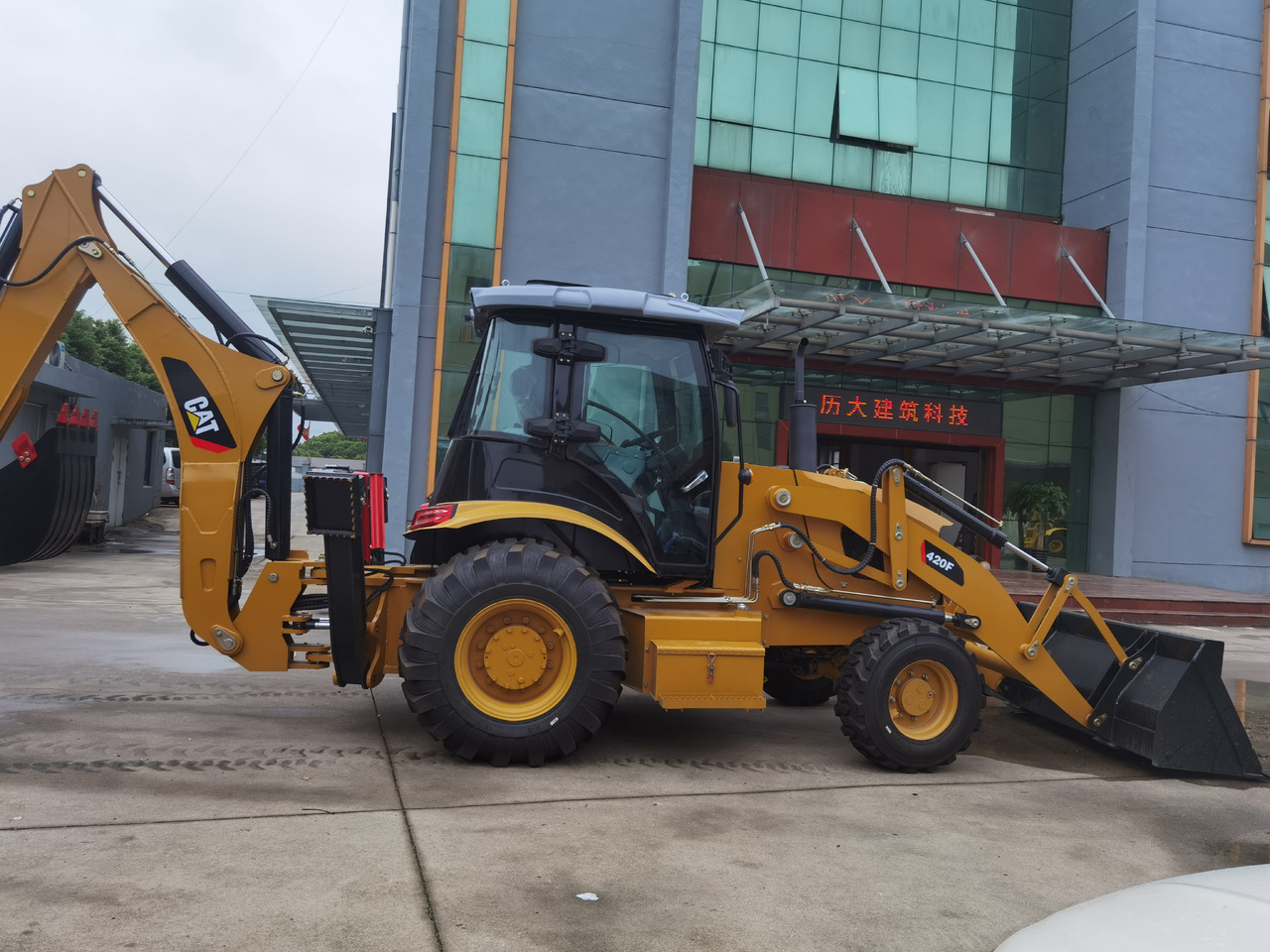 CAT 420F Backhoe Loader - Rovokopač-utovarivač: slika CAT 420F Backhoe Loader - Rovokopač-utovarivač CAT 420F Backhoe Loader - Rovokopač-utovarivač: slika CAT 420F Backhoe Loader - Rovokopač-utovarivač