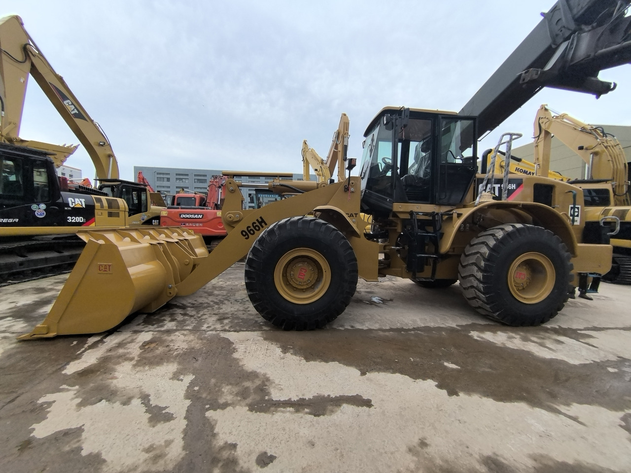 CAT 966H Wheel Loader - Utovarivač na kotačima: slika CAT 966H Wheel Loader - Utovarivač na kotačima CAT 966H Wheel Loader - Utovarivač na kotačima: slika CAT 966H Wheel Loader - Utovarivač na kotačima
