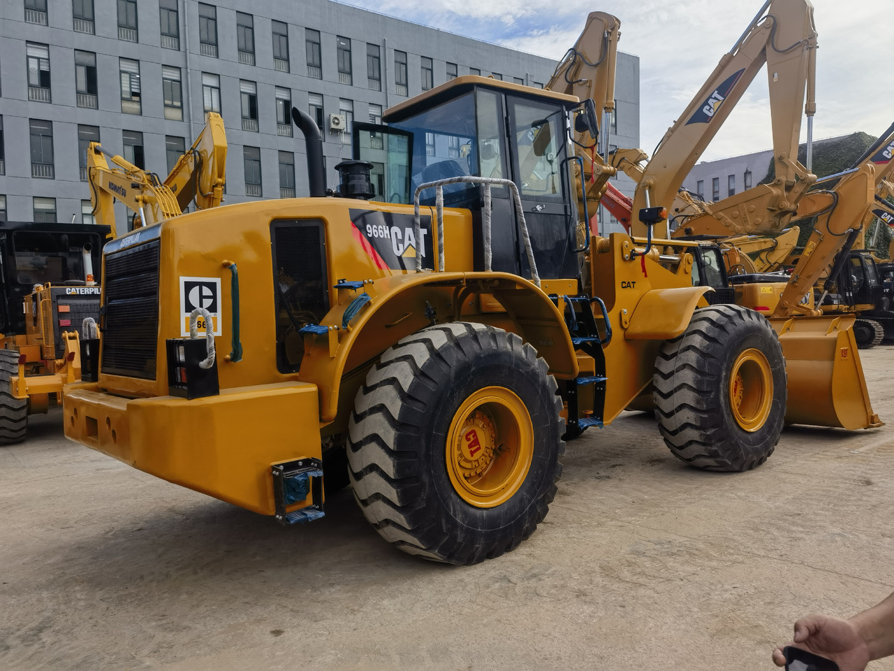 CAT 966H Wheel Loader - Utovarivač na kotačima: slika CAT 966H Wheel Loader - Utovarivač na kotačima CAT 966H Wheel Loader - Utovarivač na kotačima: slika CAT 966H Wheel Loader - Utovarivač na kotačima