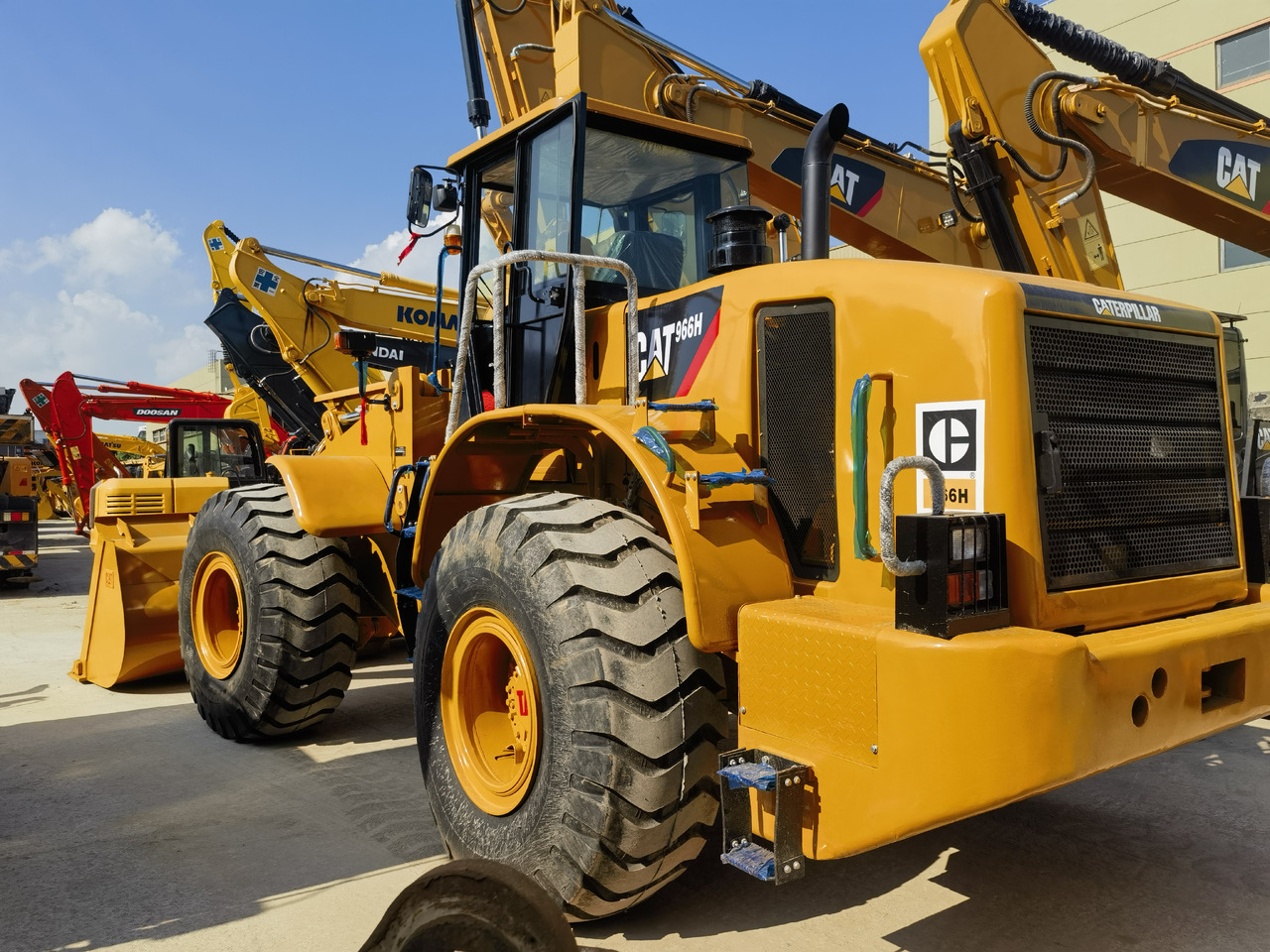 CAT 966H Wheel Loader - Utovarivač na kotačima: slika CAT 966H Wheel Loader - Utovarivač na kotačima CAT 966H Wheel Loader - Utovarivač na kotačima: slika CAT 966H Wheel Loader - Utovarivač na kotačima