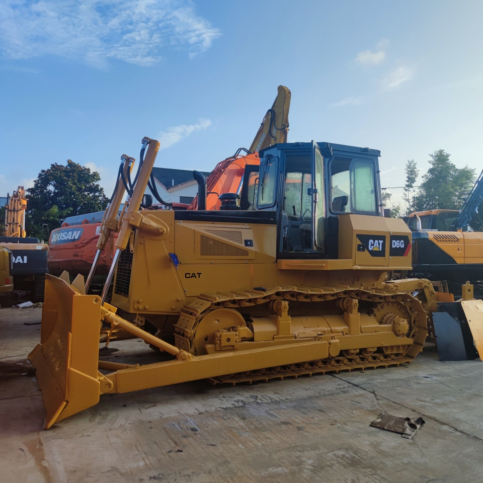 CAT D6G Bulldozer - Buldožer: slika CAT D6G Bulldozer - Buldožer CAT D6G Bulldozer - Buldožer: slika CAT D6G Bulldozer - Buldožer